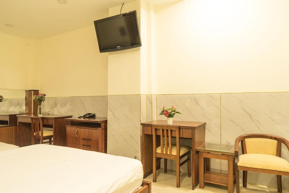 Hotel An Binh 2 Near Dam Sen Park